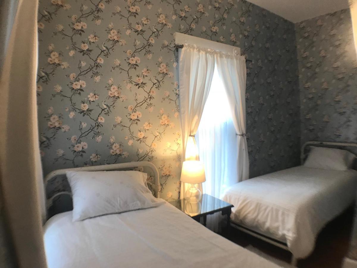 The Rogan House Bed & Breakfast Gambier ภายนอก รูปภาพ